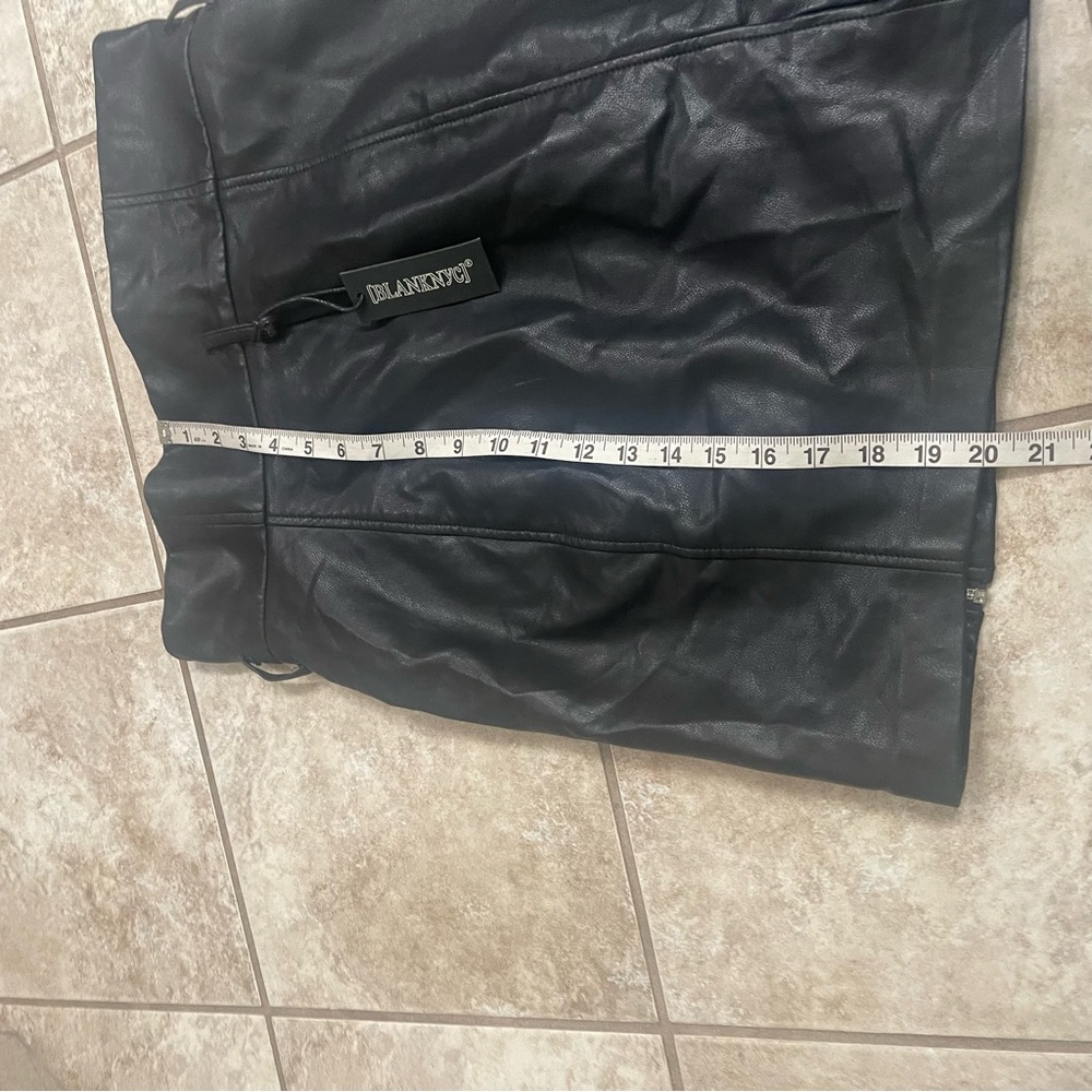 NEW BLANK NYC
Blank NYC Faux Leather Front Zip Mini Skirt Size 28 - Picture 7 of 12